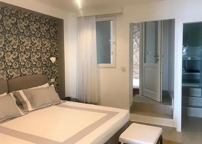 Les Lilas Aparthotel 4*