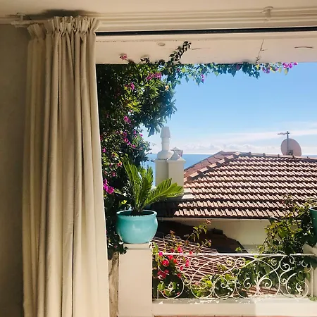 Les Lilas Aparthotel