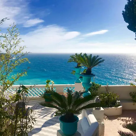 Les Lilas Apartahotel 4*