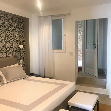 Les Lilas Apartahotel 4*